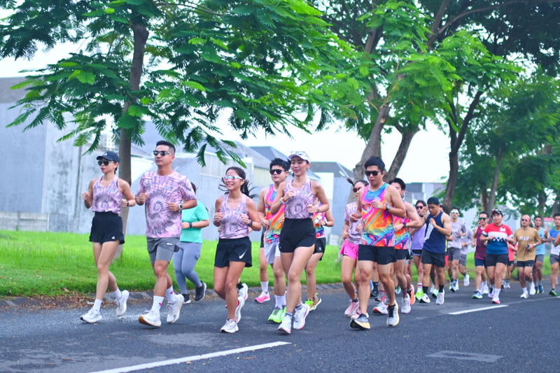 Puluhan Runners Meriahkan Suasana Pagi di Grand Island Dengan Jersey Penuh Warna