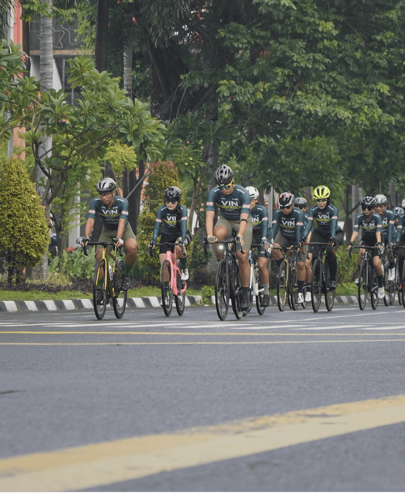 Semangat Baru VIN Cycling Club: 125 Anggota Kompak Resmikan Jersey Hijau Khas Bonek
