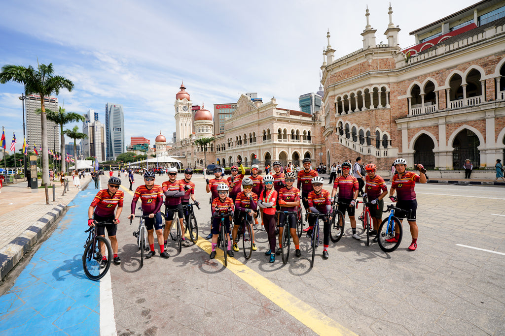 Terjang Hujan Demi Pengalaman Tak Terlupakan di Malaysia