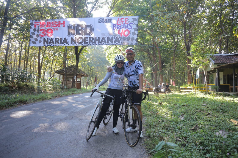 Ketua ISSI Kota Madiun Faizal Rachman Persembahkan Jersey Spesial Untuk Sang Istri