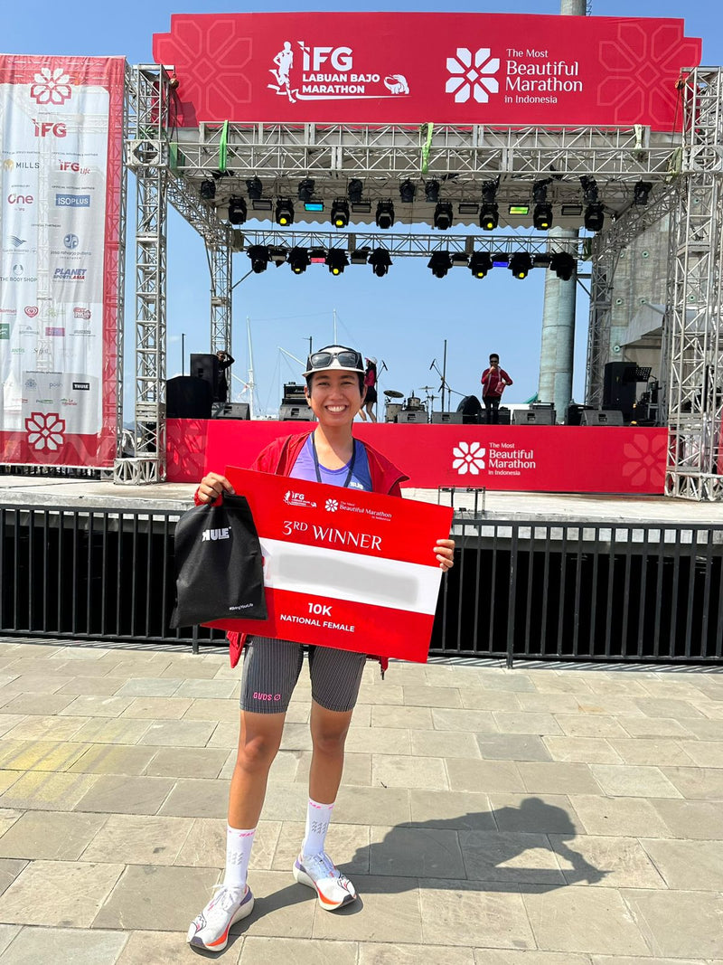 Serunya Novia Fabiola Naik Podium Marathon setelah Menikmati Pemandangan Labuan Bajo